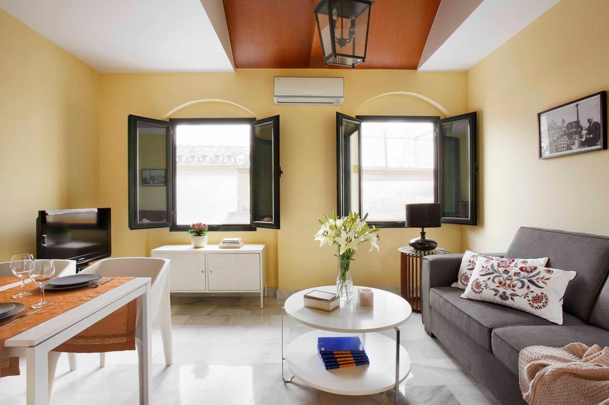Apartamentos Mariscal, Seville